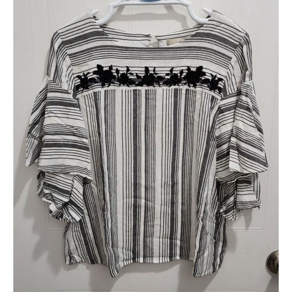 LOFT Women's 3/4‎ Tiered Flutter Sleeve Top Embroidered Gray/White Striped Sz M